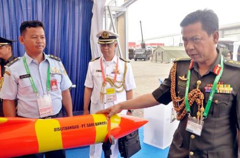 DISLITBANGAU saat memamerkan produk drone terbaru berwarna oranye yang diminati Brunei Darussalam. (Jabar Ekspres)